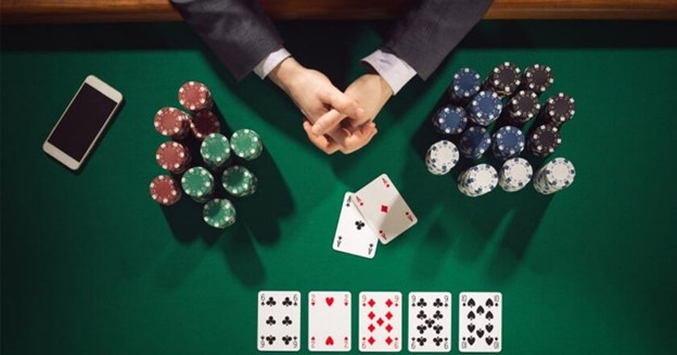 Trò chơi Baccarat tại 8xbet online với các bàn cược hấp dẫn và đa dạng